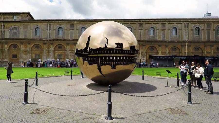 Sfera con sfera - Arnaldo Pomodoro
