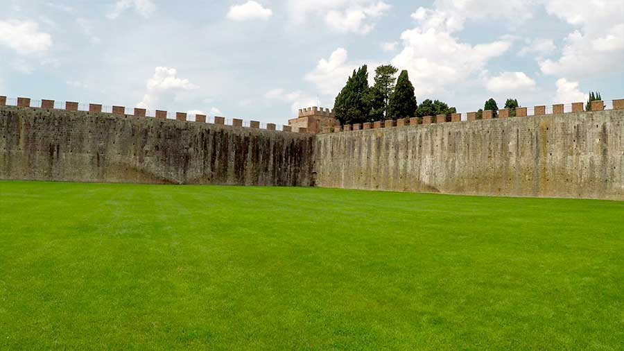 La muralla medieval de Pisa