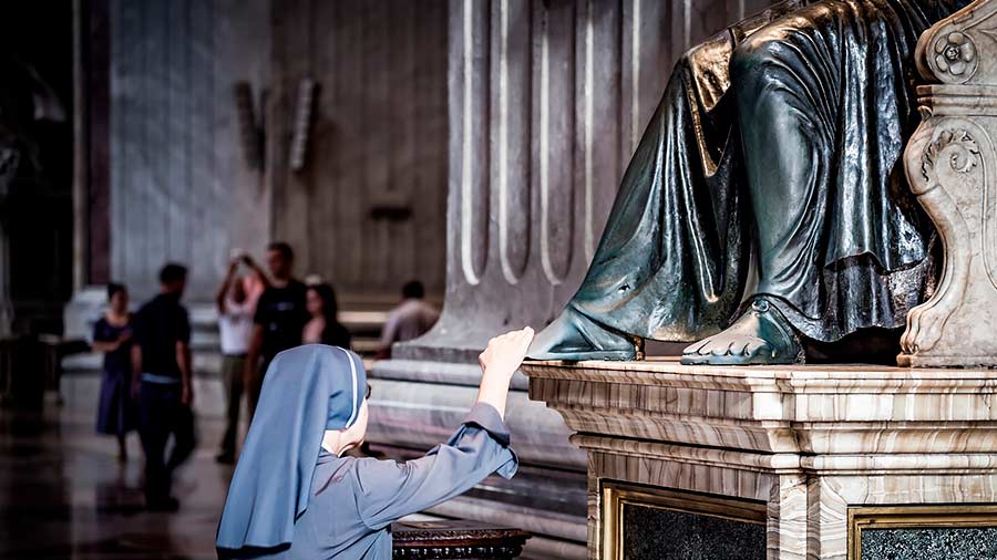 Monja en el Vaticano