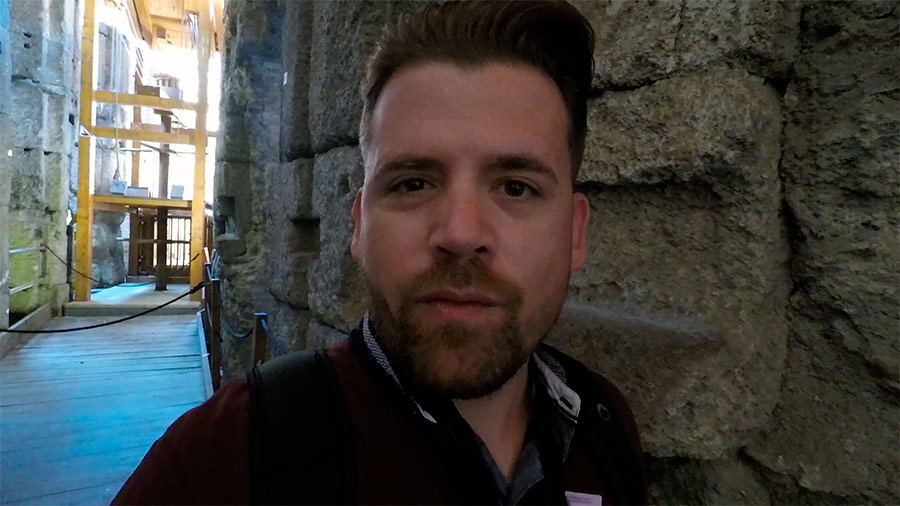 Visito el coliseo, la arena y los subterráneos